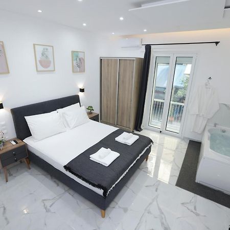 Apollo 2 Bd Jacuzzi Suite เอเธนส์ ภายนอก รูปภาพ