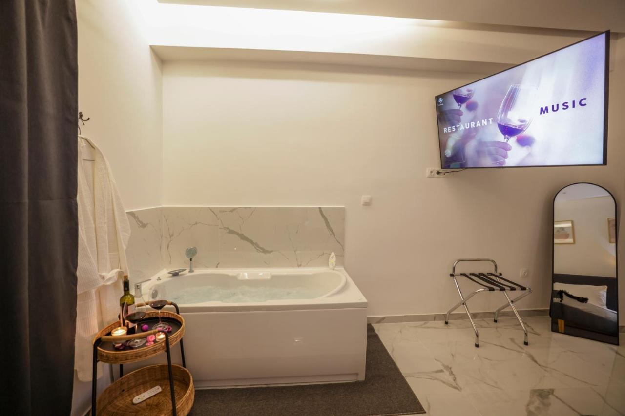Apollo 2 Bd Jacuzzi Suite เอเธนส์ ภายนอก รูปภาพ
